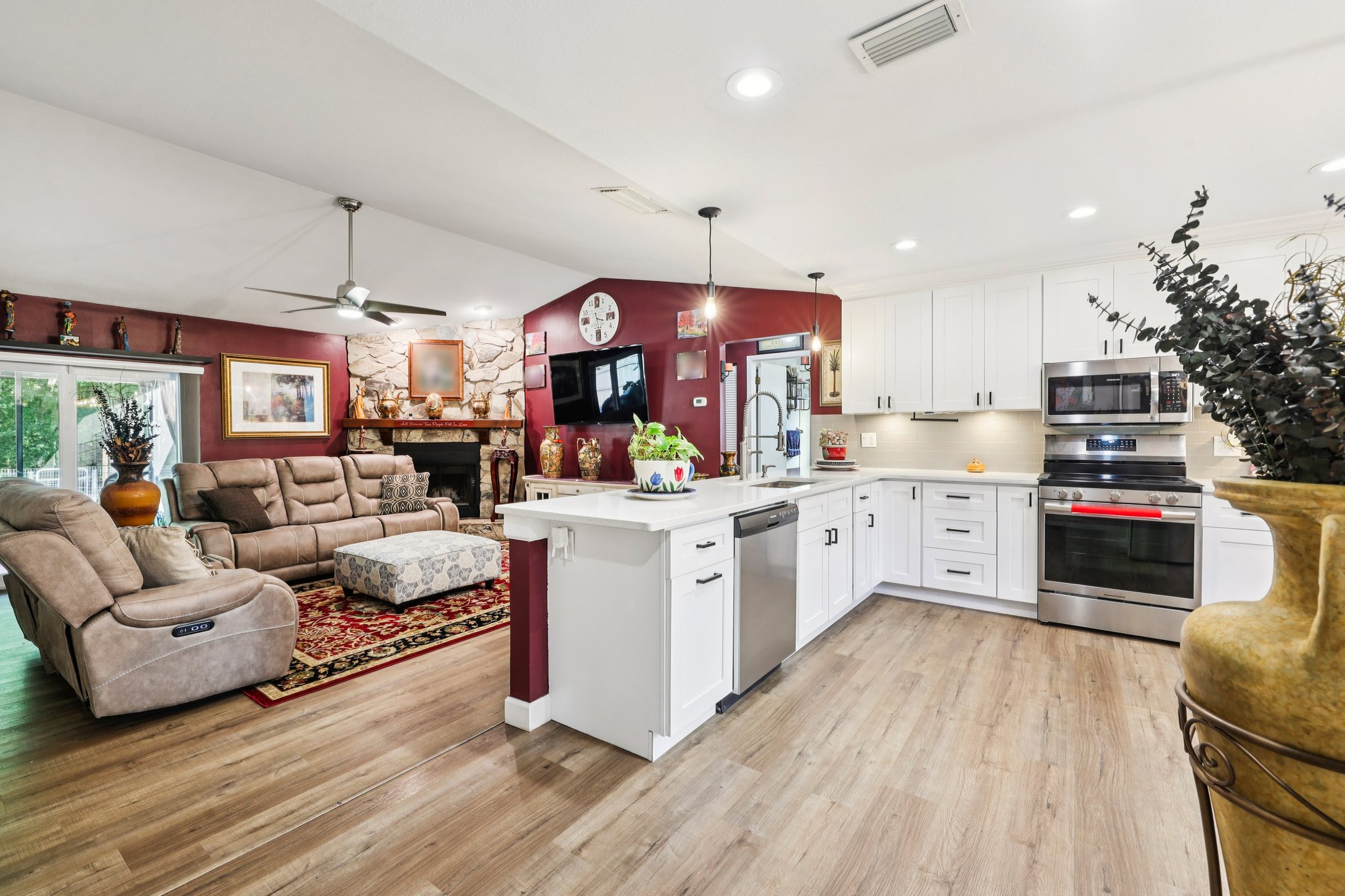 Swallow Dr-S0811-014.jpg