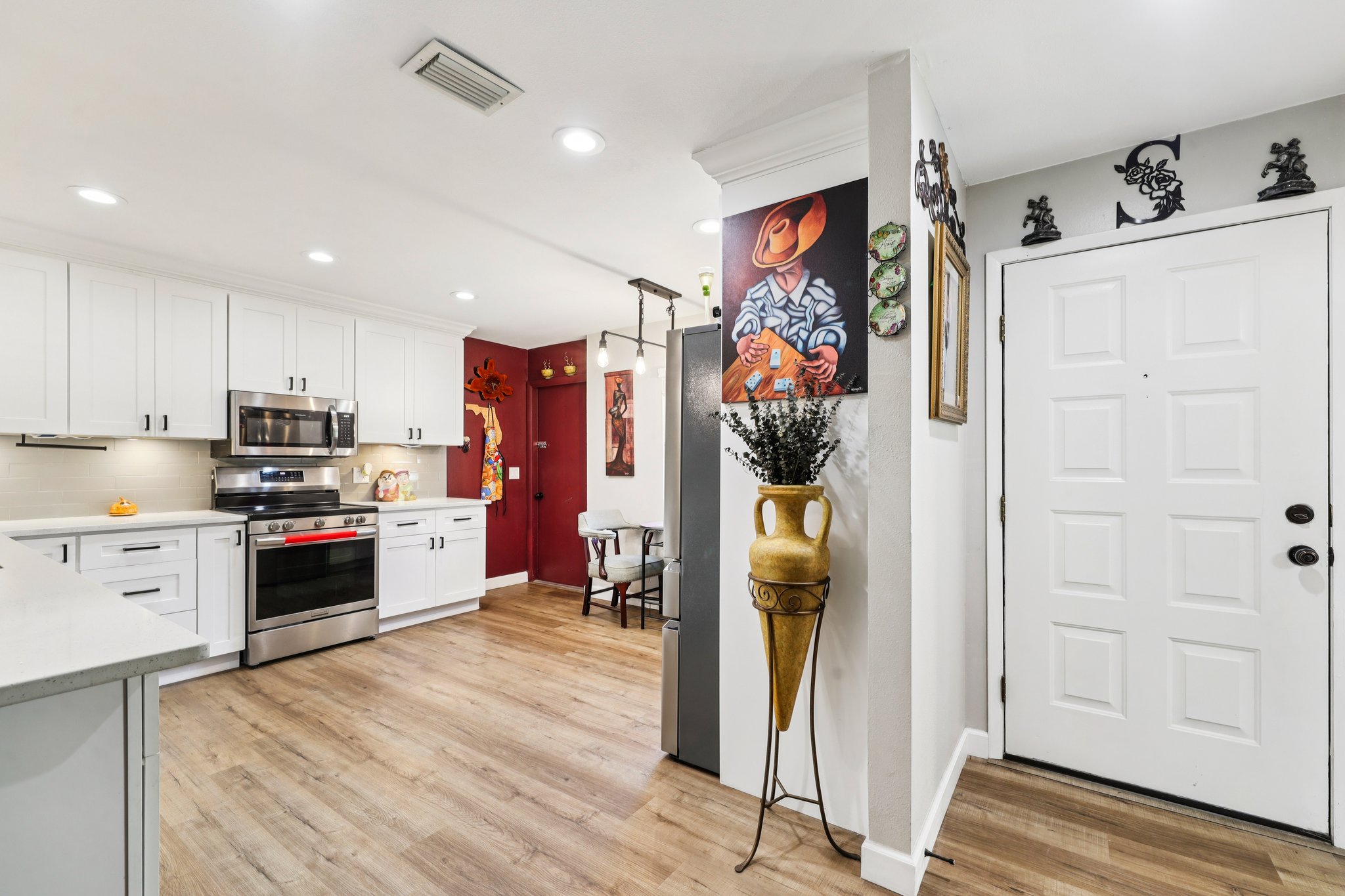 Swallow Dr-S0811-015.jpg