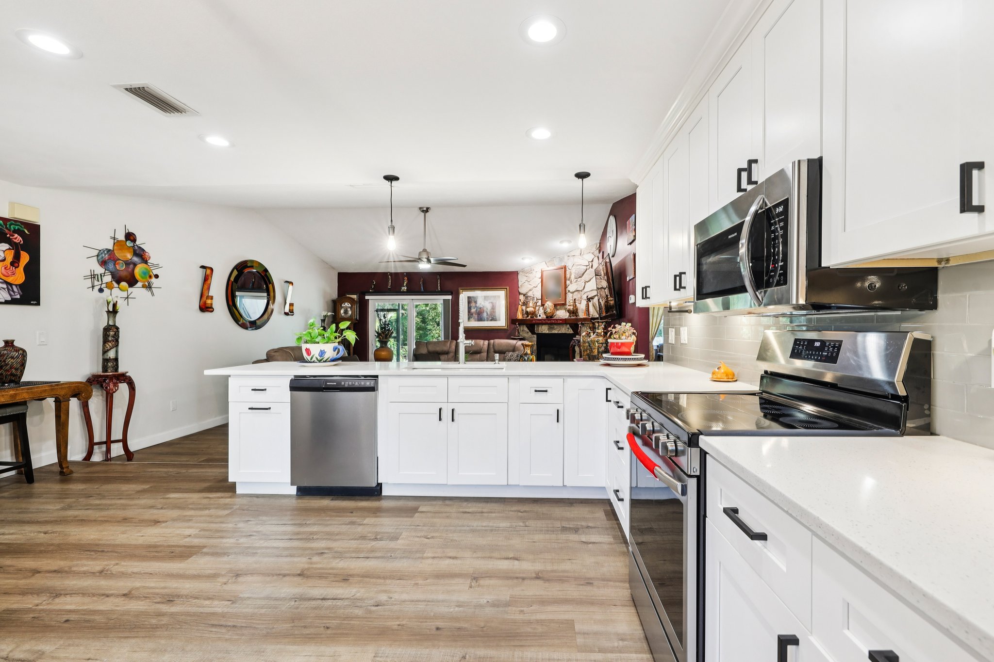 Swallow Dr-S0811-018.jpg