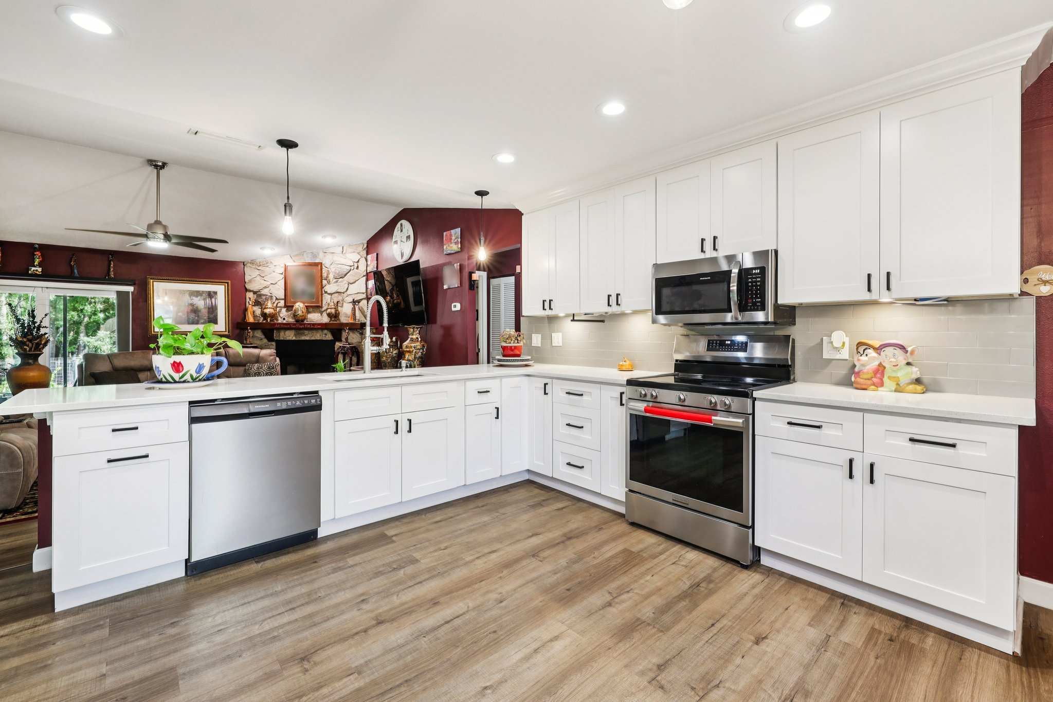 Swallow Dr-S0811-019.jpg