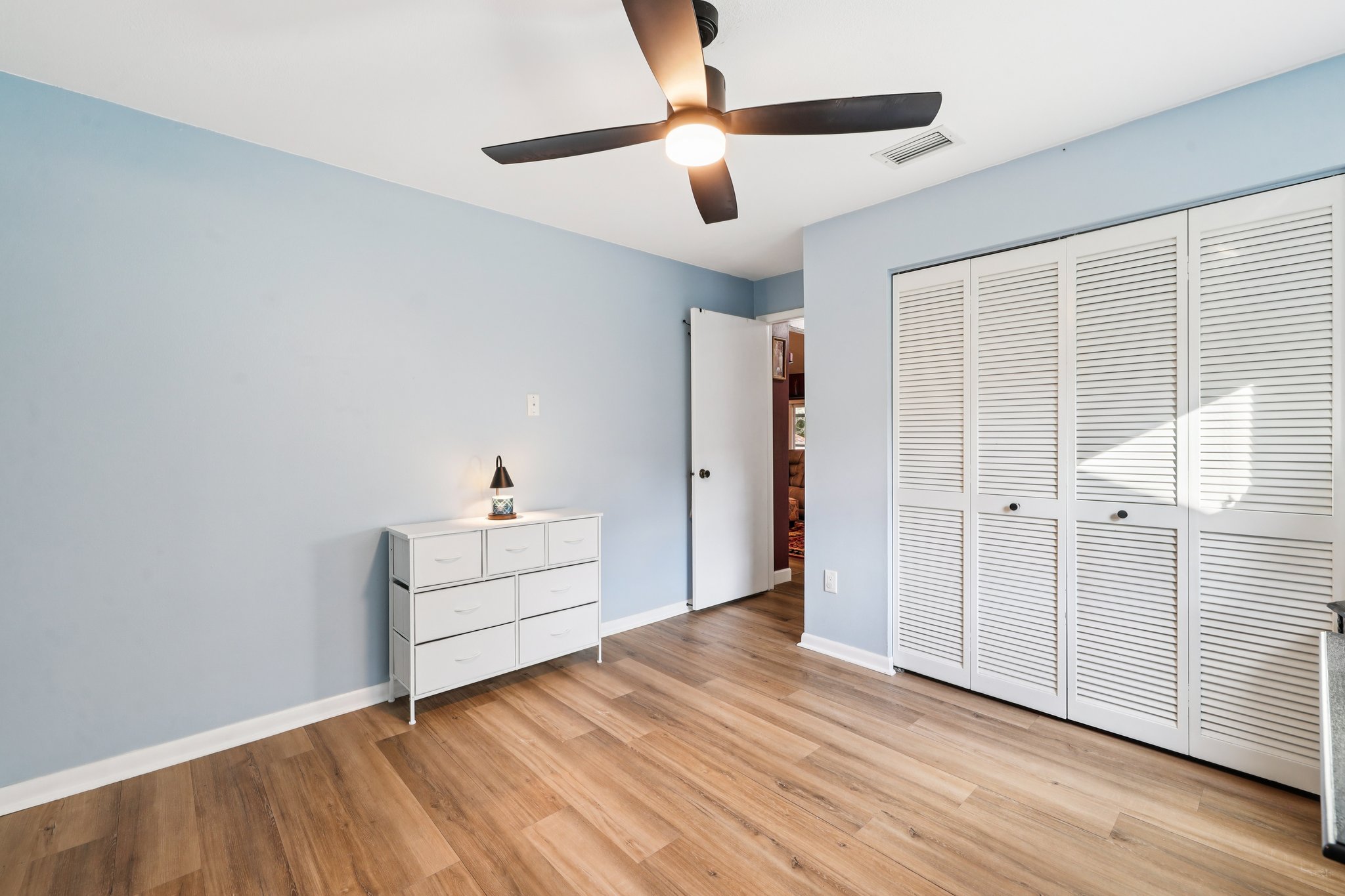 Swallow Dr-S0811-023.jpg