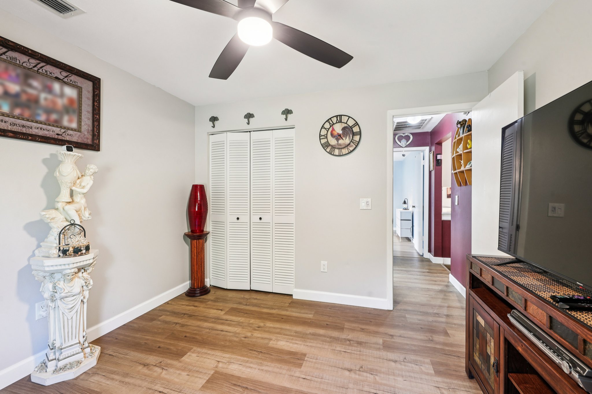 Swallow Dr-S0811-027.jpg