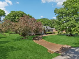 Archer Ave-2305-056.jpg