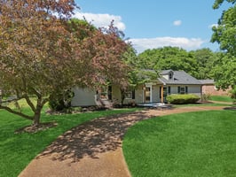 Archer Ave-2305-057.jpg