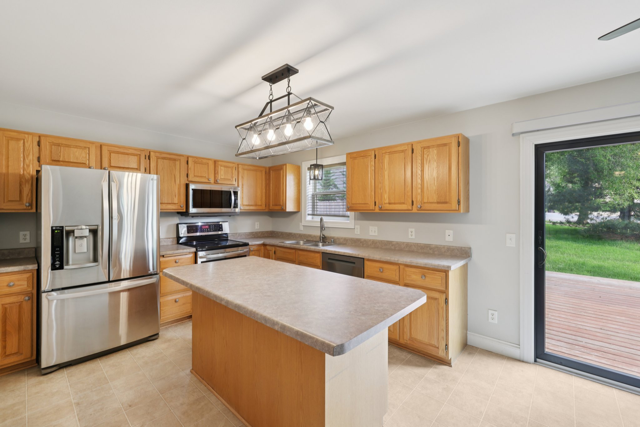 Ashton Dr-0306-016.jpg