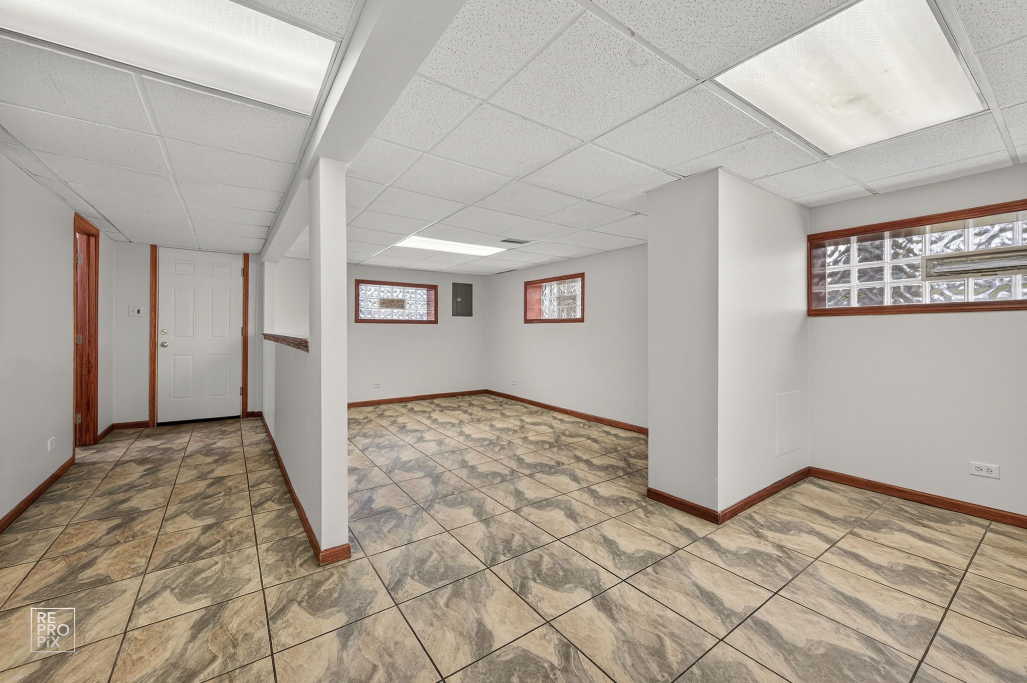  502 E Memorial Rd, Bensenville, IL 60106_017