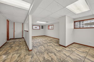  502 E Memorial Rd, Bensenville, IL 60106_017