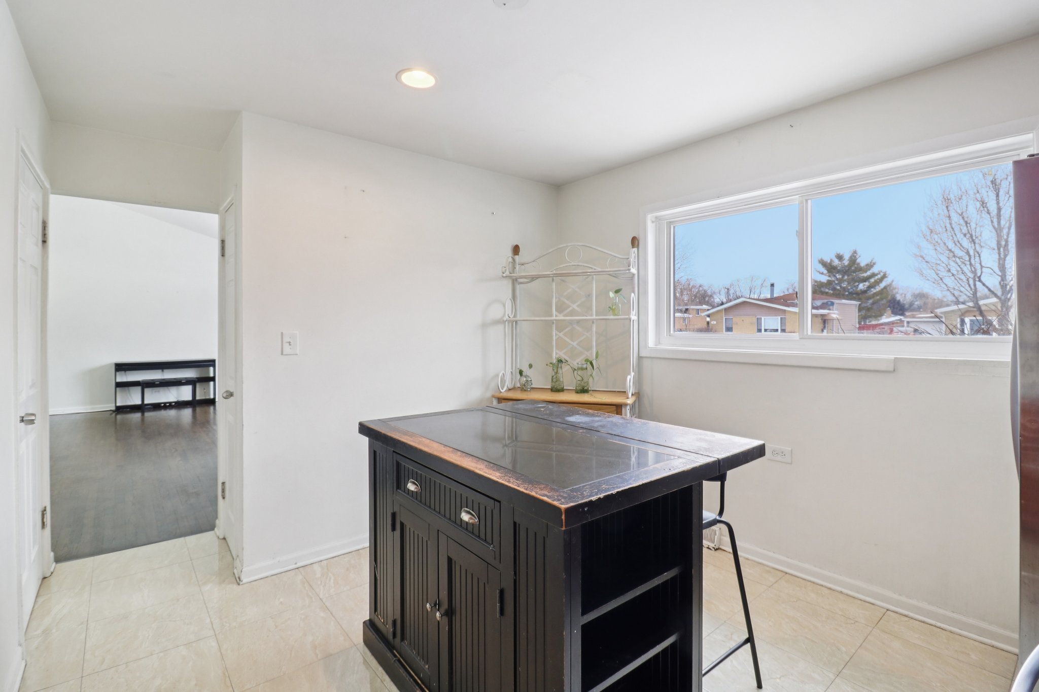 E Washington St-S0302-010.jpg