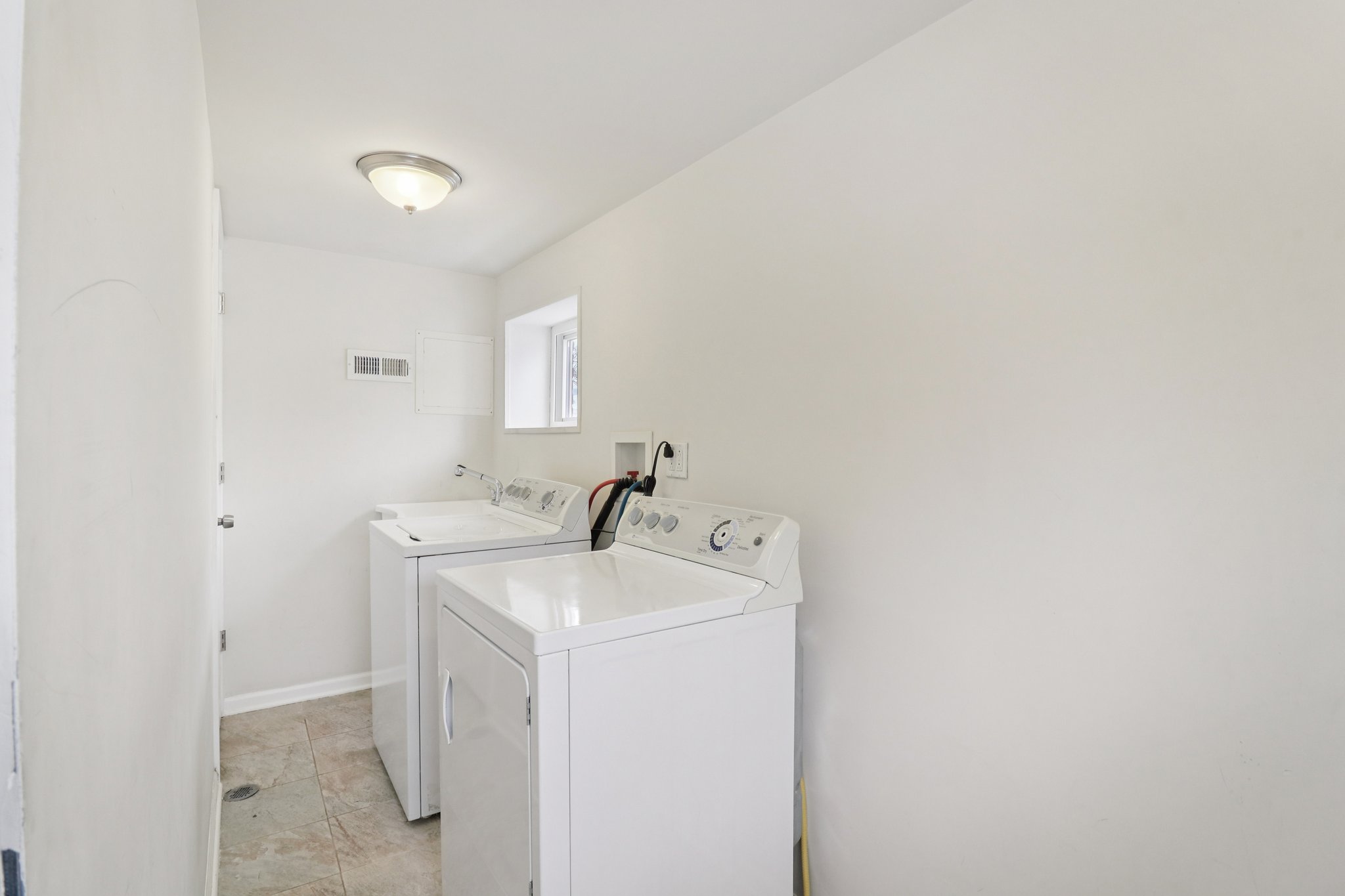 E Washington St-S0302-024.jpg