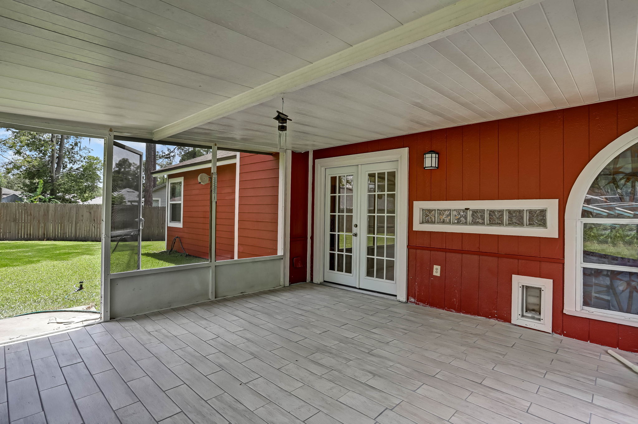 Screened-in Porch