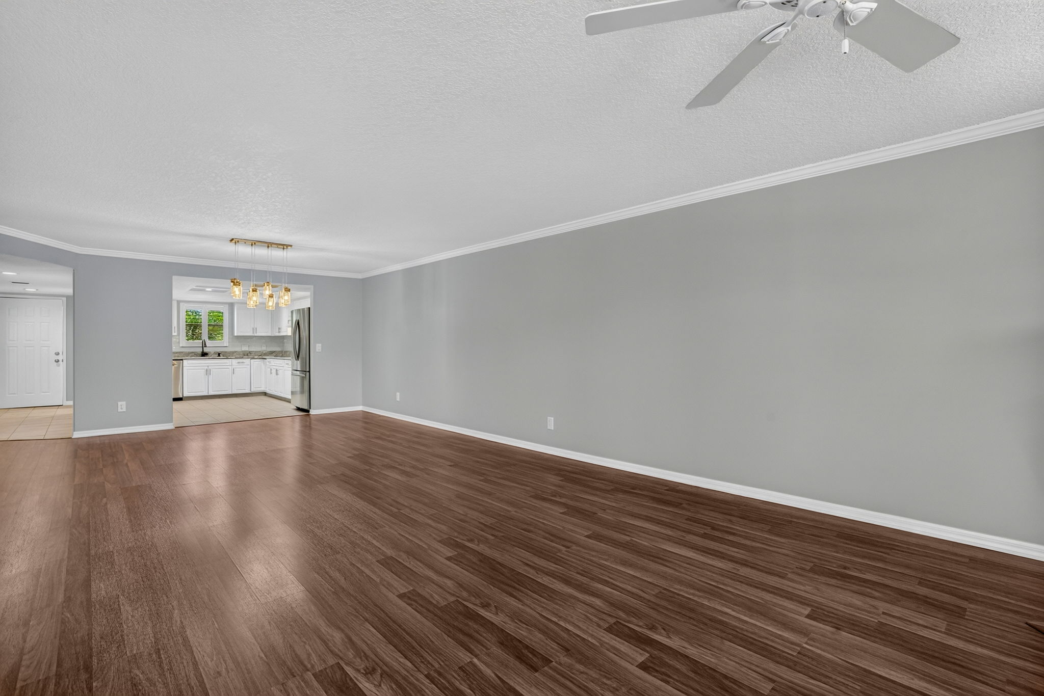 Living Room 4 of 5