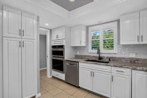 Kitchen 2 of 4