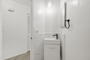 Guest Bathroom (2)