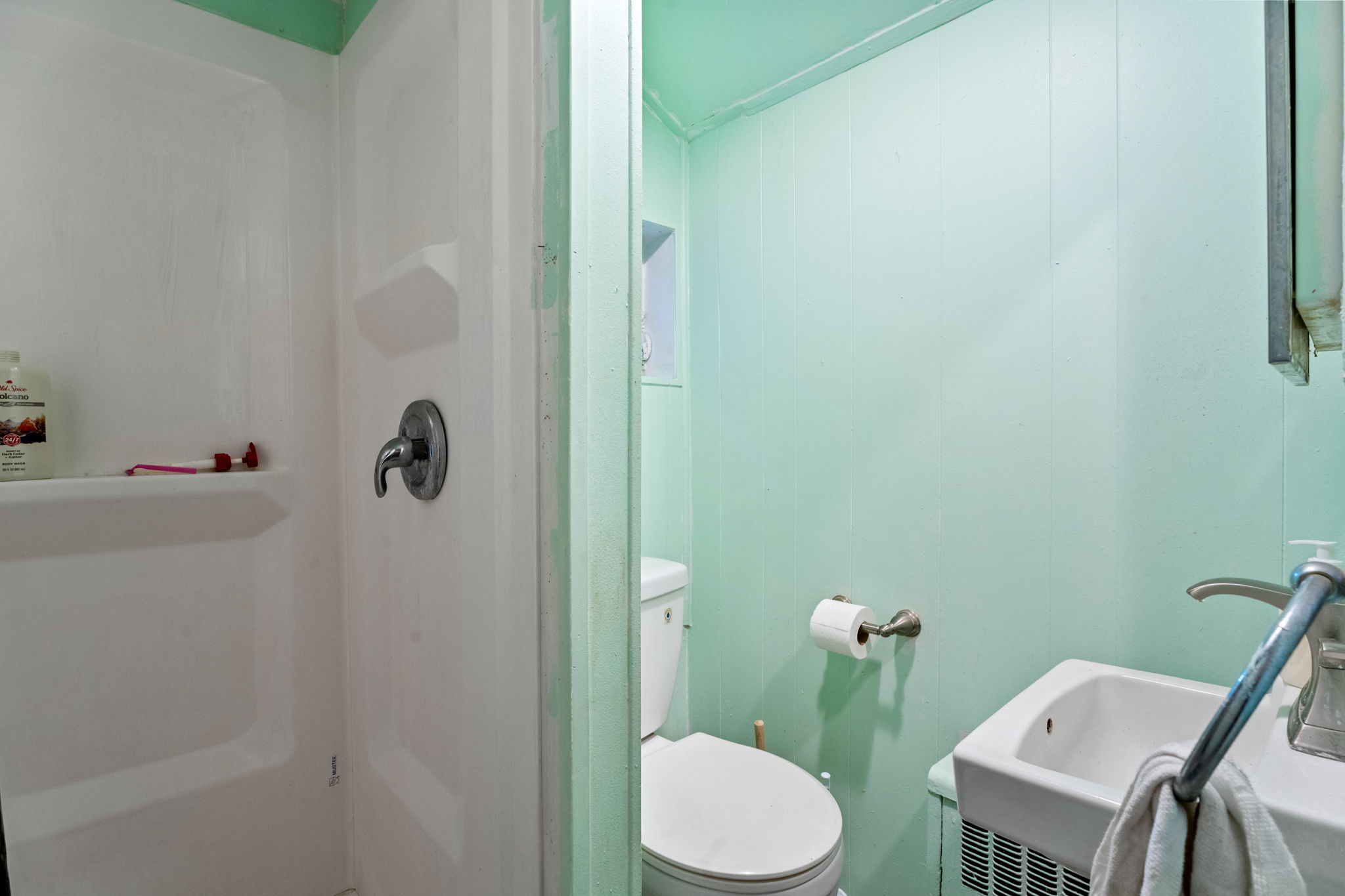 2nd Floor apartment bathroom