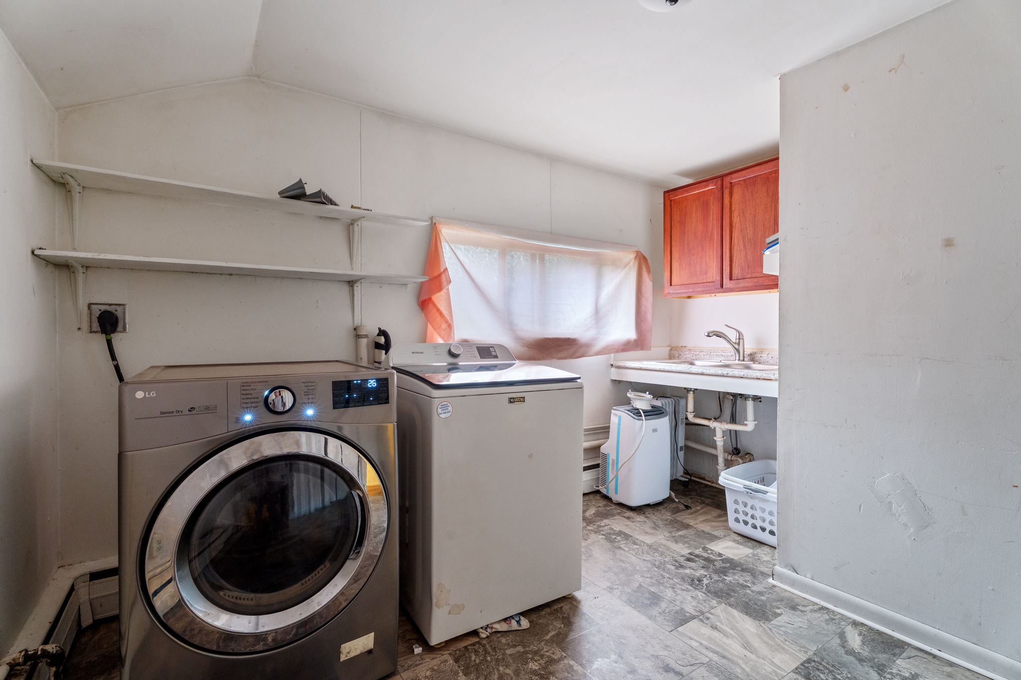 2nd floor apart laundry