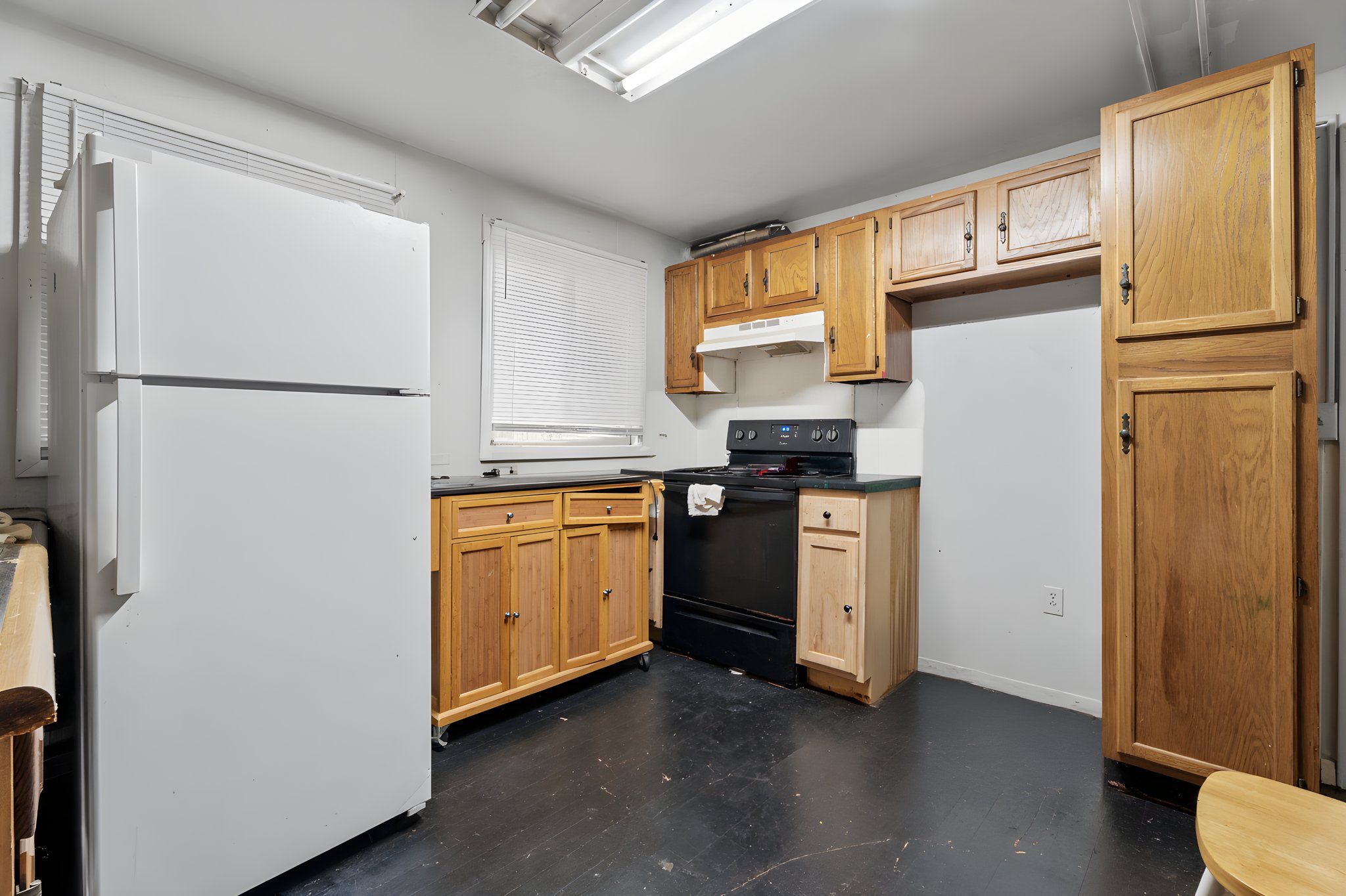 1st floor apartatment kitchen -furniture virtually removed
