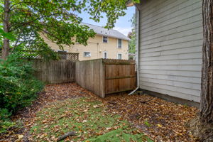 2nd floor apartment YARD