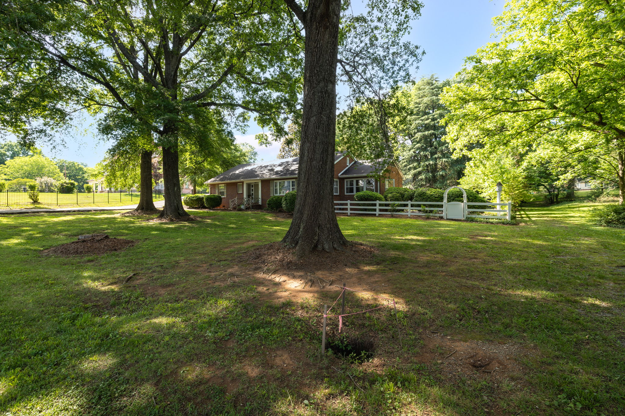 502 W Hunter St-4
