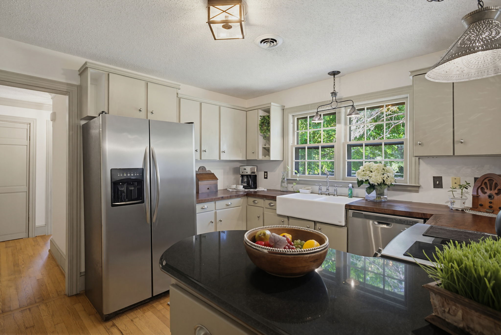 502 W Hunter St-13
