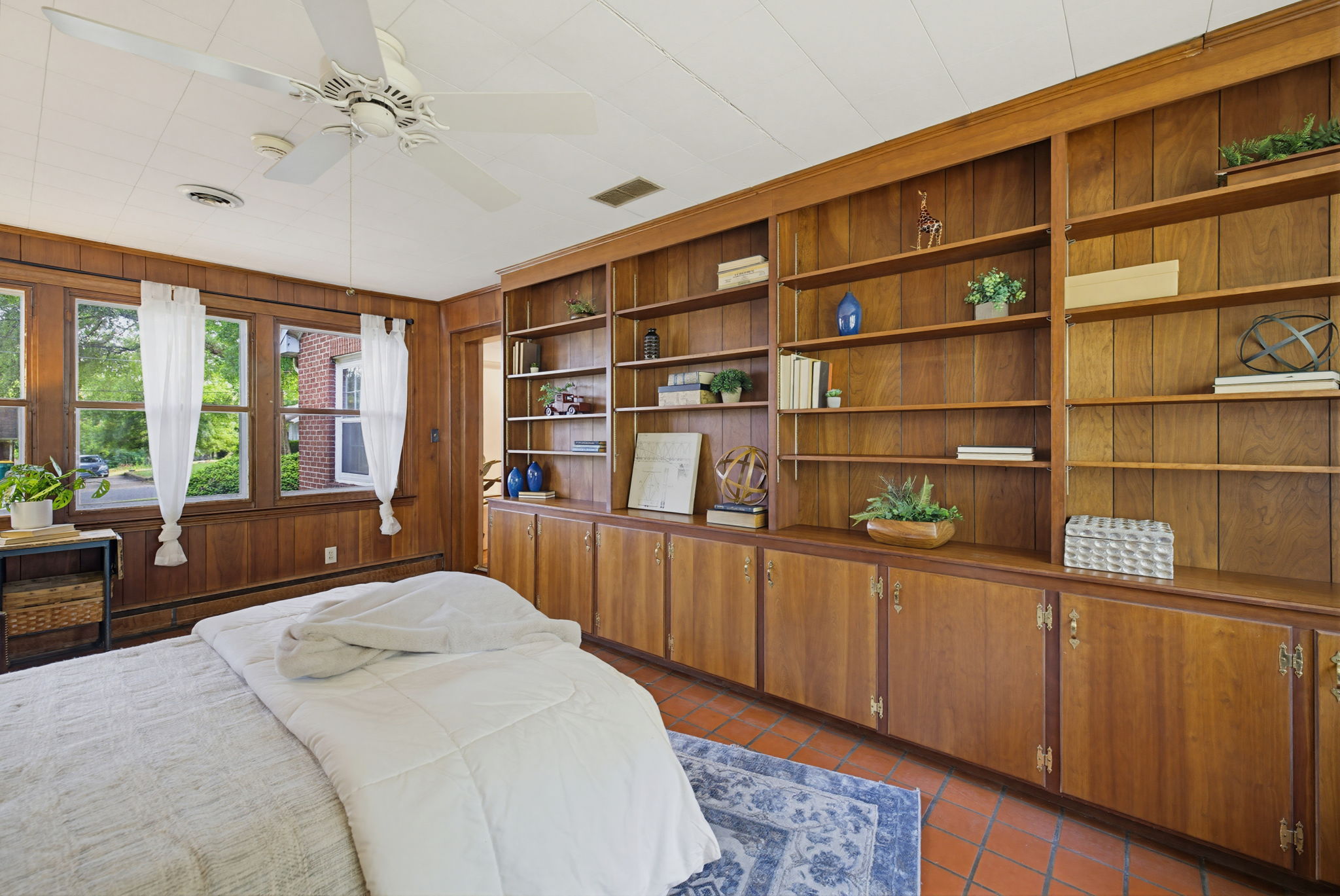 502 W Hunter St-18