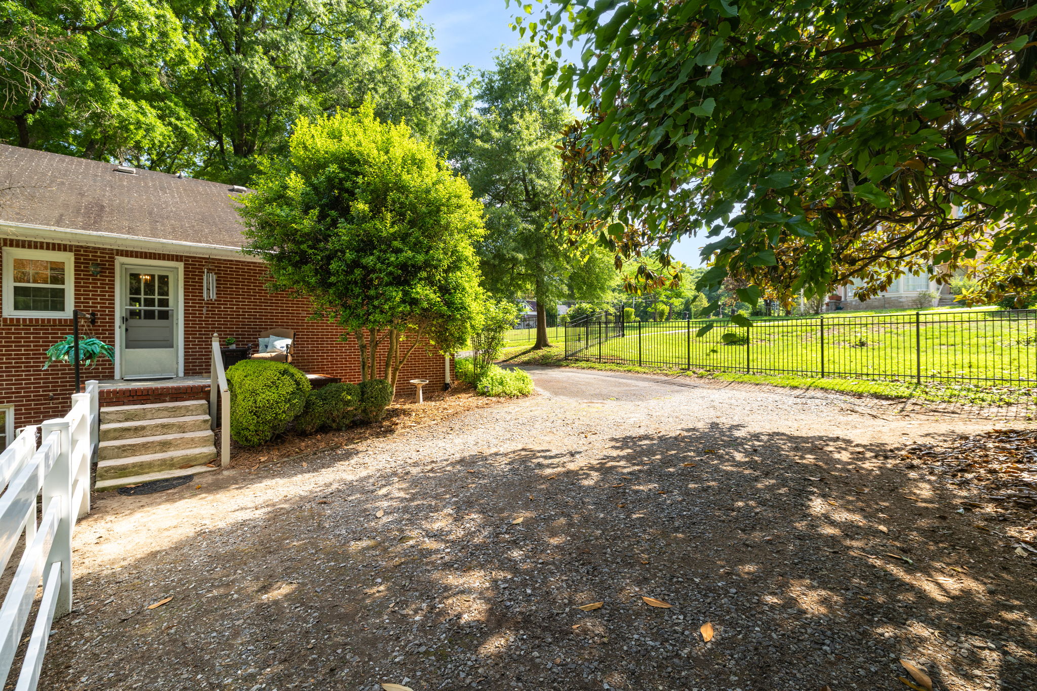 502 W Hunter St-31