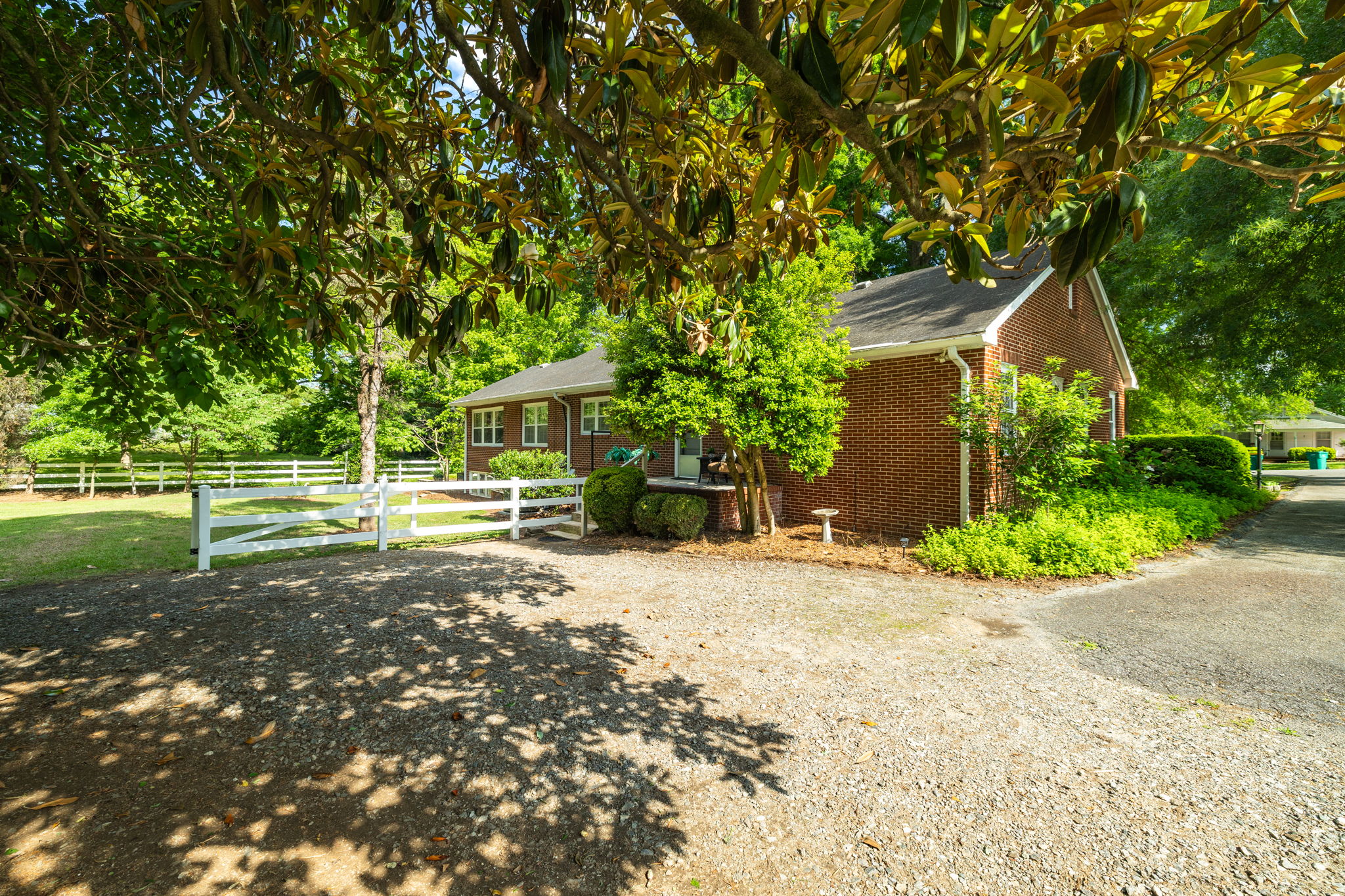 502 W Hunter St-33