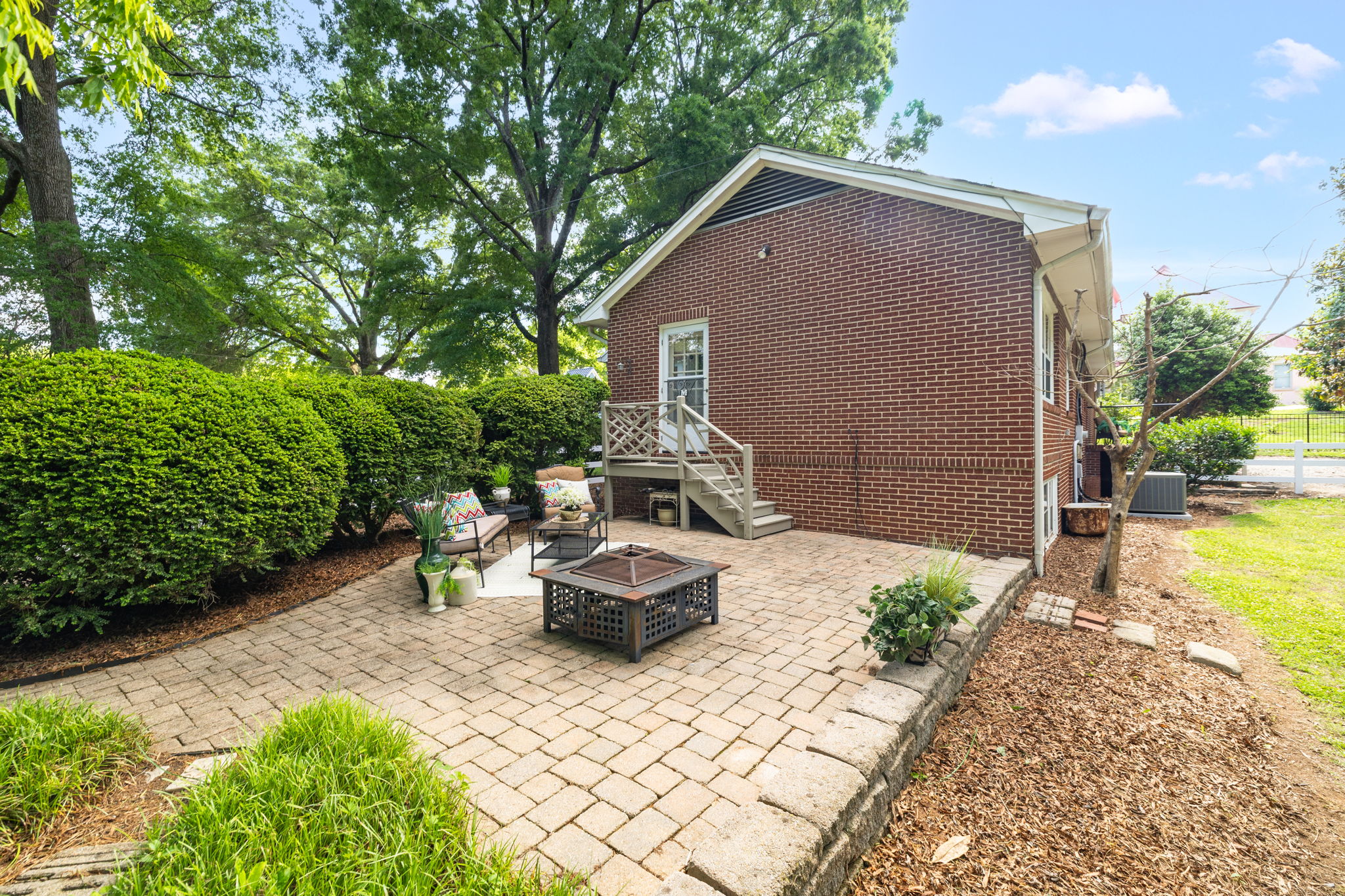 502 W Hunter St-36