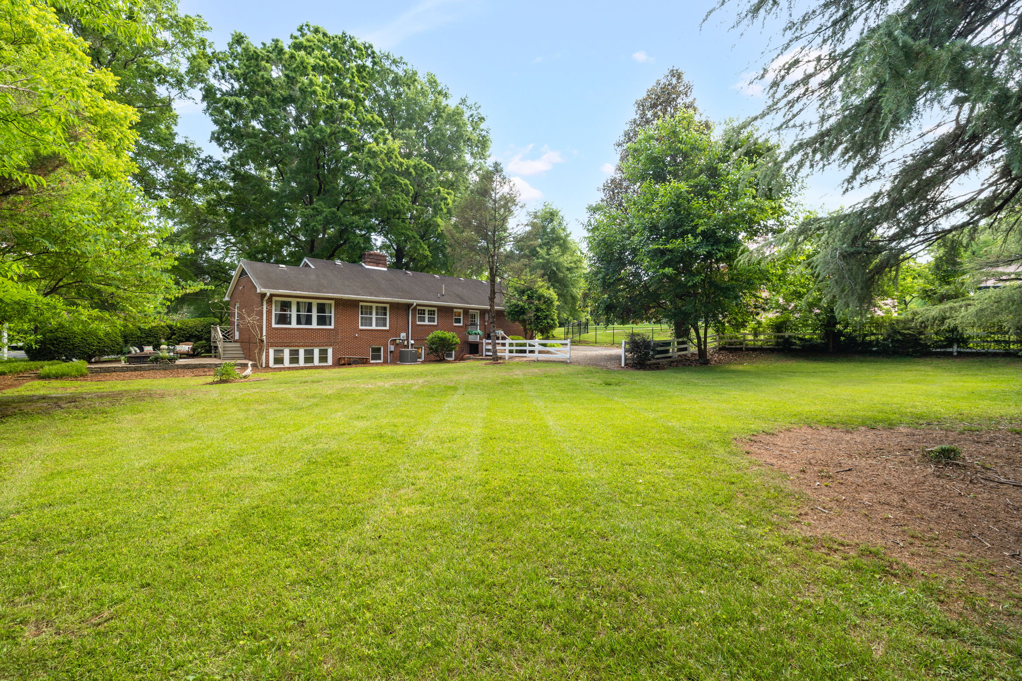 502 W Hunter St-38