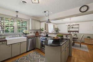 502 W Hunter St-15