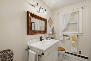 502 W Hunter St-21