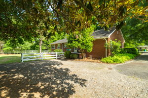 502 W Hunter St-33