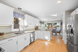 Open kitchen with Views!