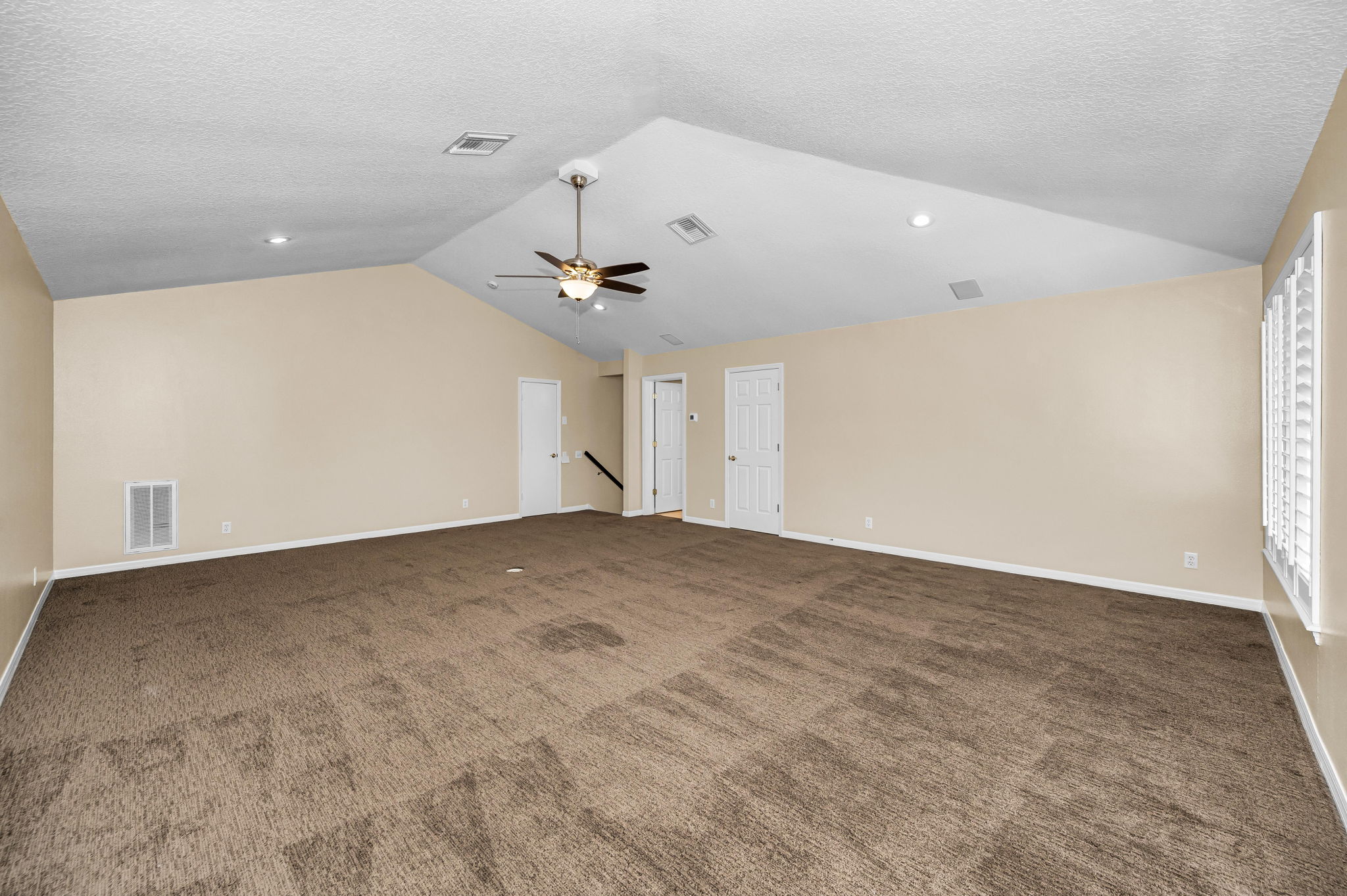 Upper Level Bonus Room1c