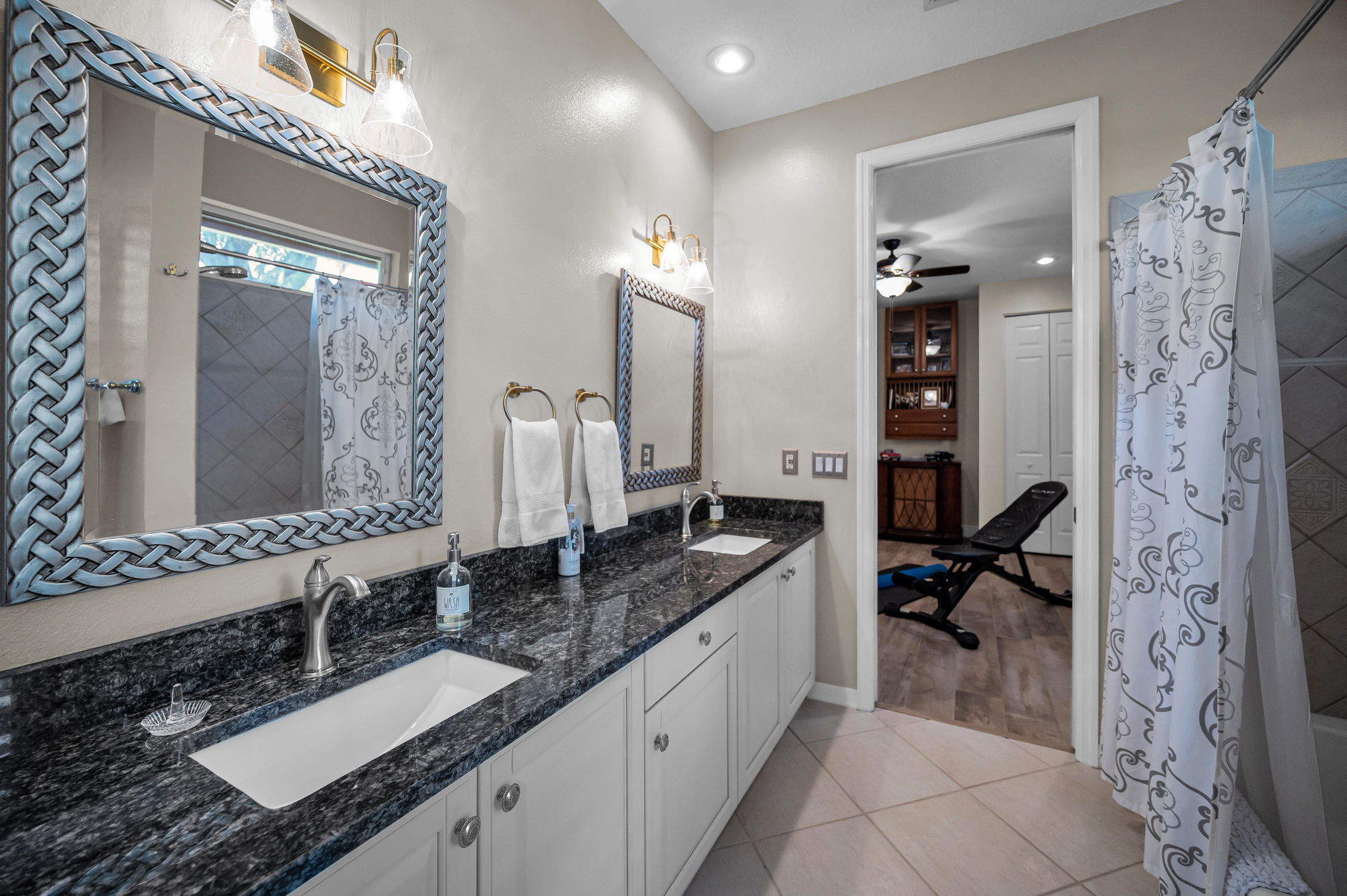 Jack n Jill Bathroom2a