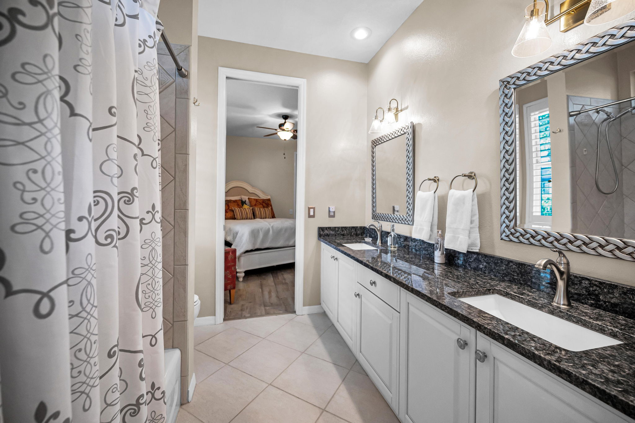 Jack n Jill Bathroom2b