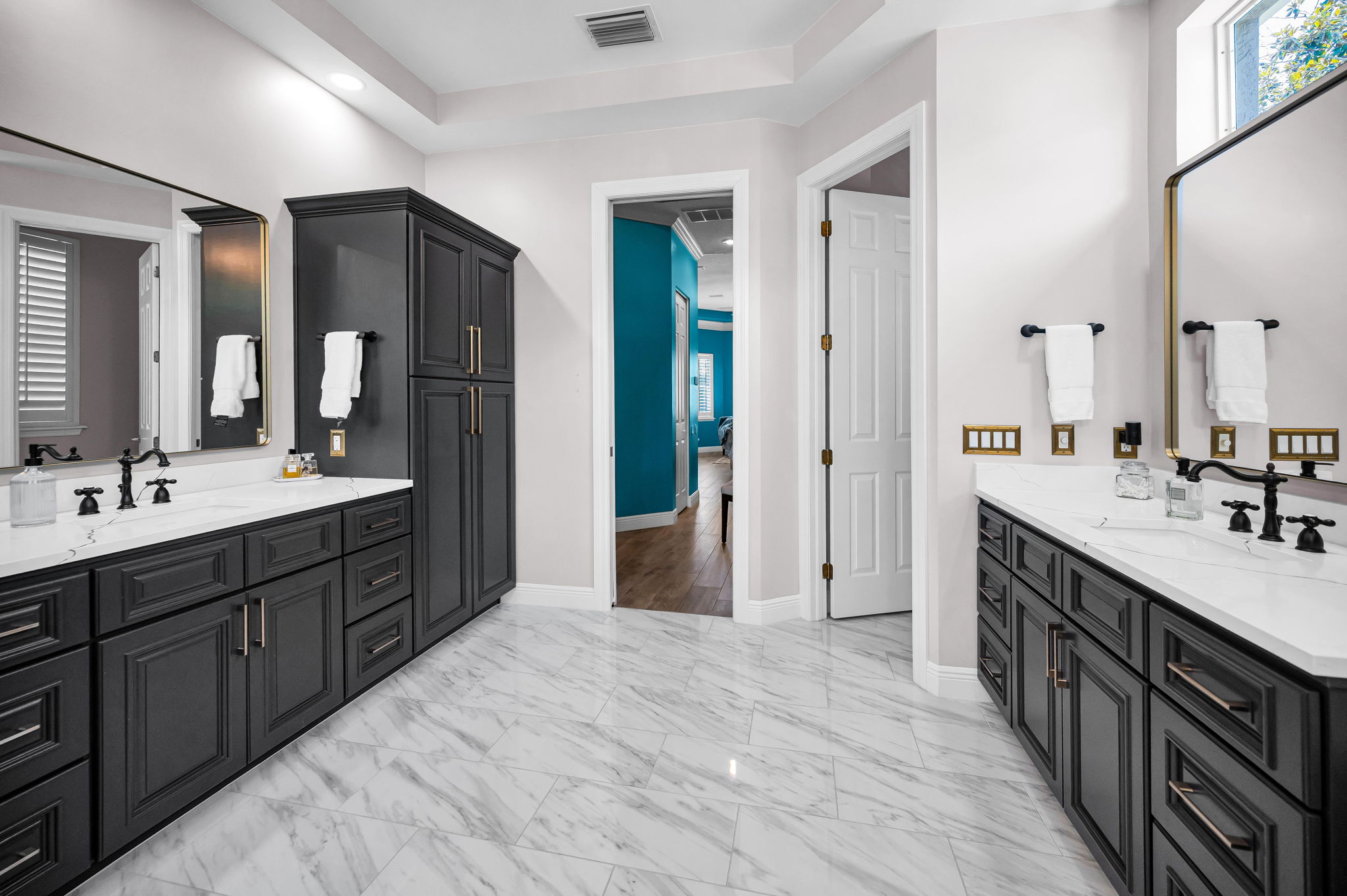 Primary Bathroom1e