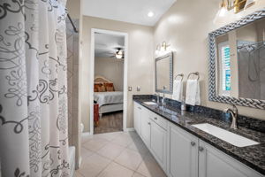 Jack n Jill Bathroom2b