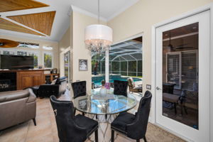 Kitchen Eat-in Area1
