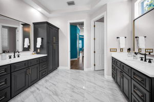 Primary Bathroom1e