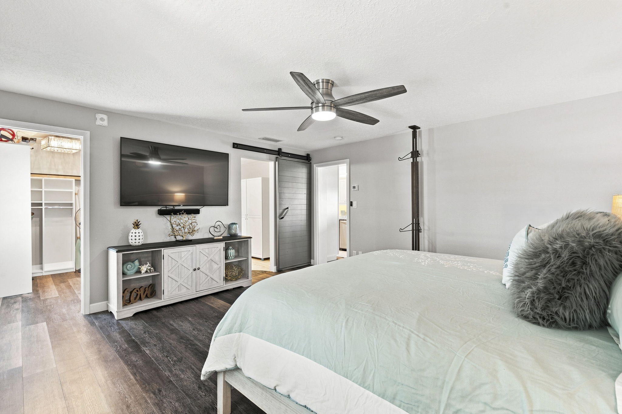 Interiors (20)