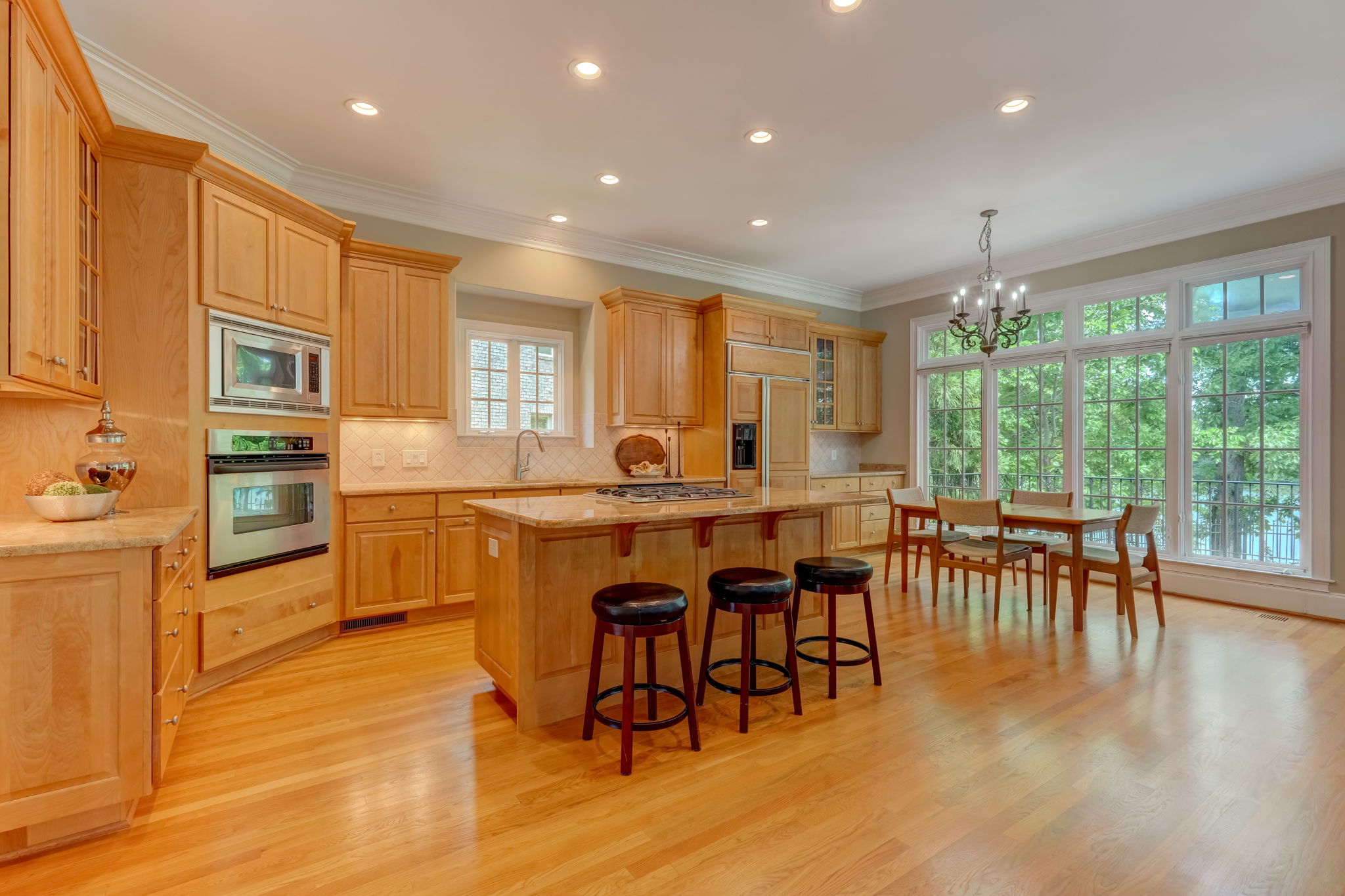 Kitchen/Breakfast Area