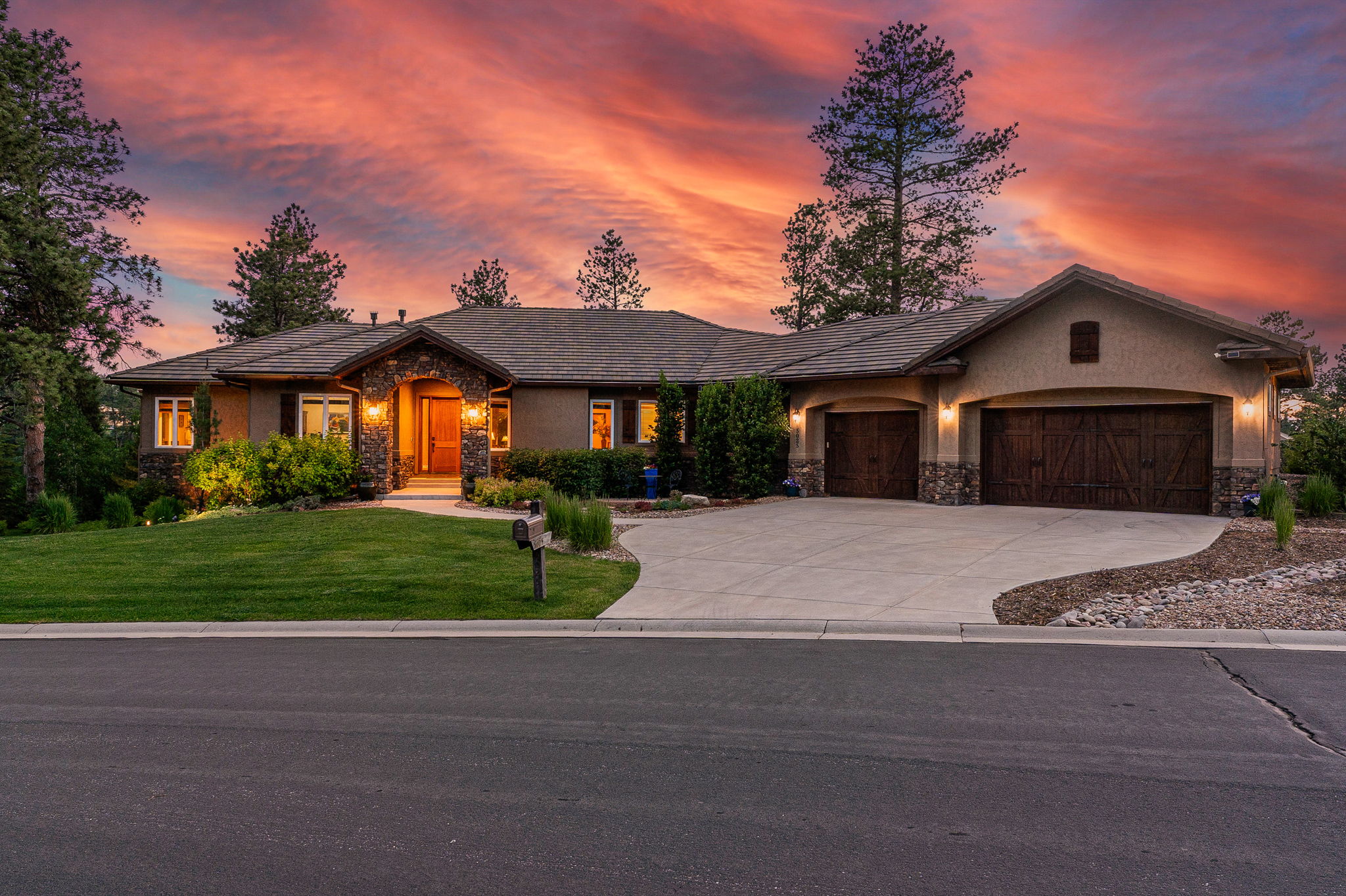 002-Twilight-Front-5025-Knobcone-Dr-Full