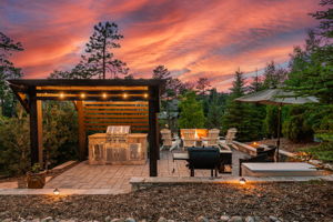 004-Twilight-Back-5025-Knobcone-Dr-Full