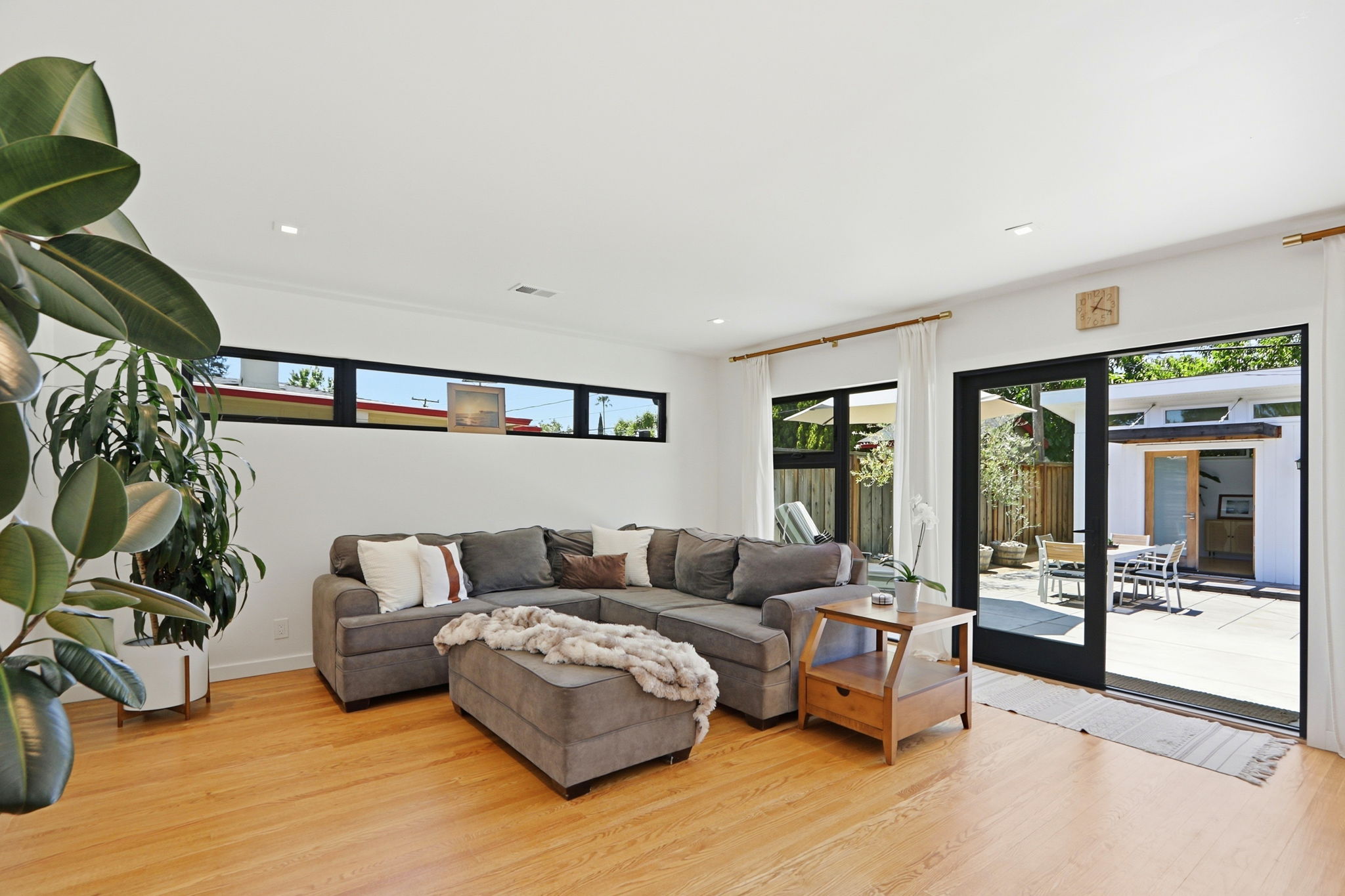 012_F8_5027 Brewster Ave