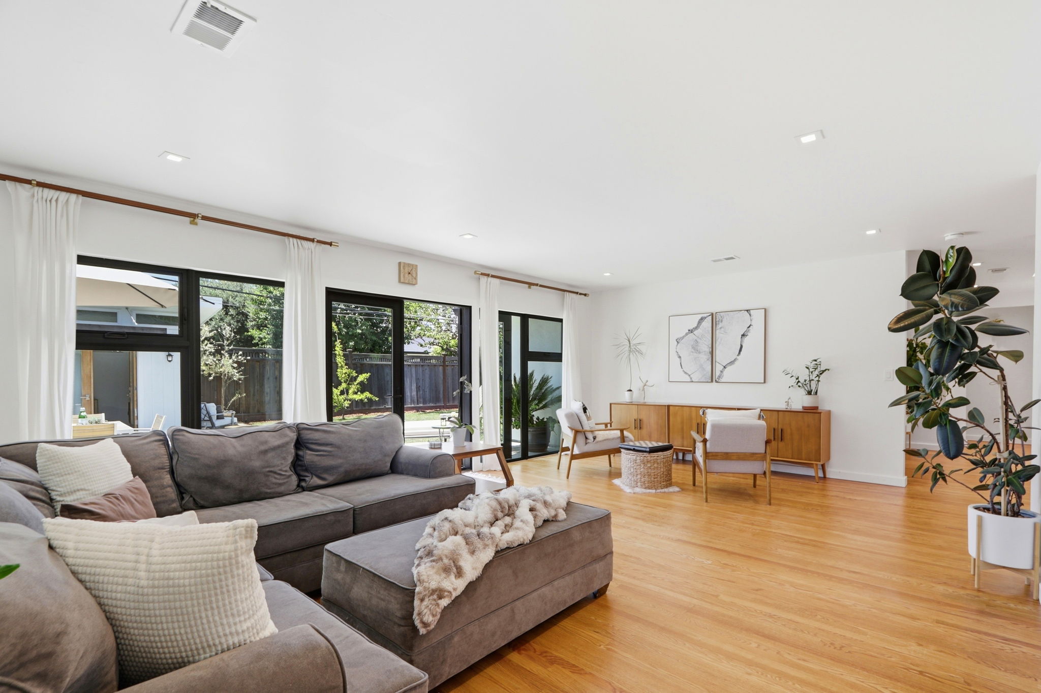 013_F8_5027 Brewster Ave