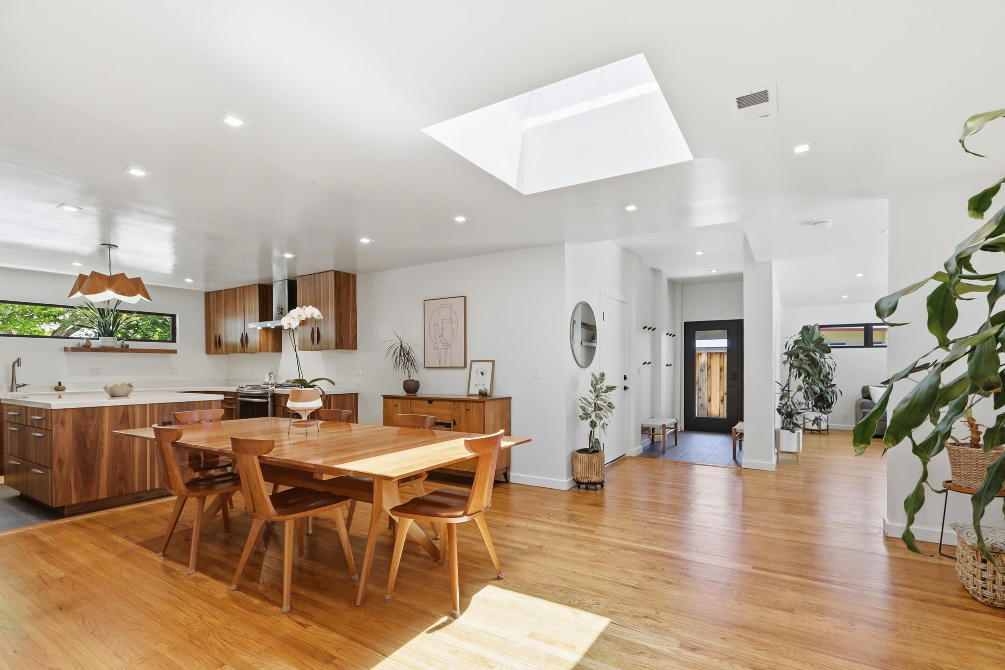 024_F8_5027 Brewster Ave