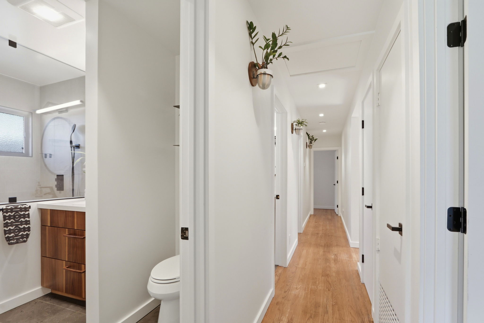 025_F8_5027 Brewster Ave