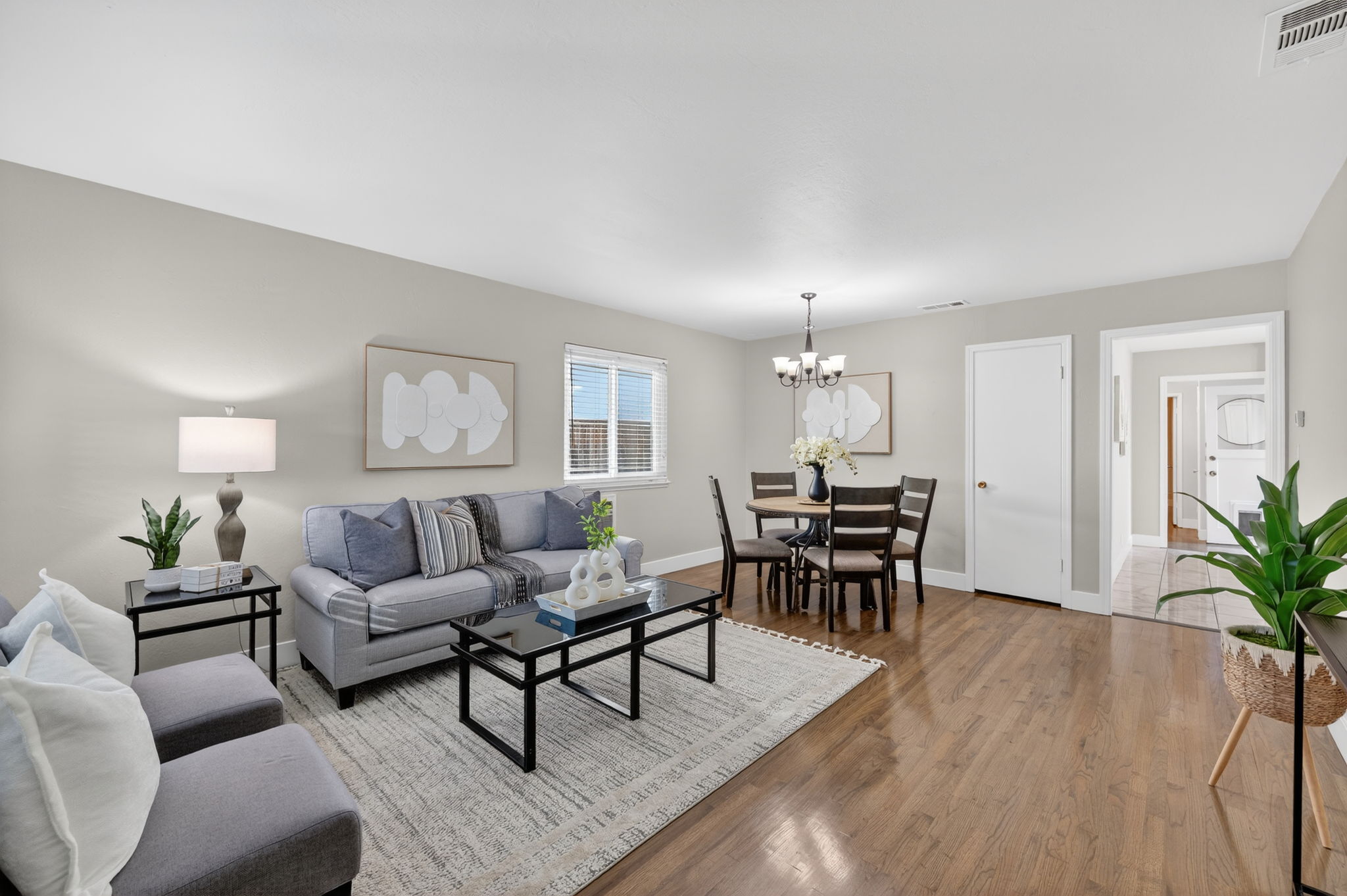 5029 Living Room / Dining Room 1