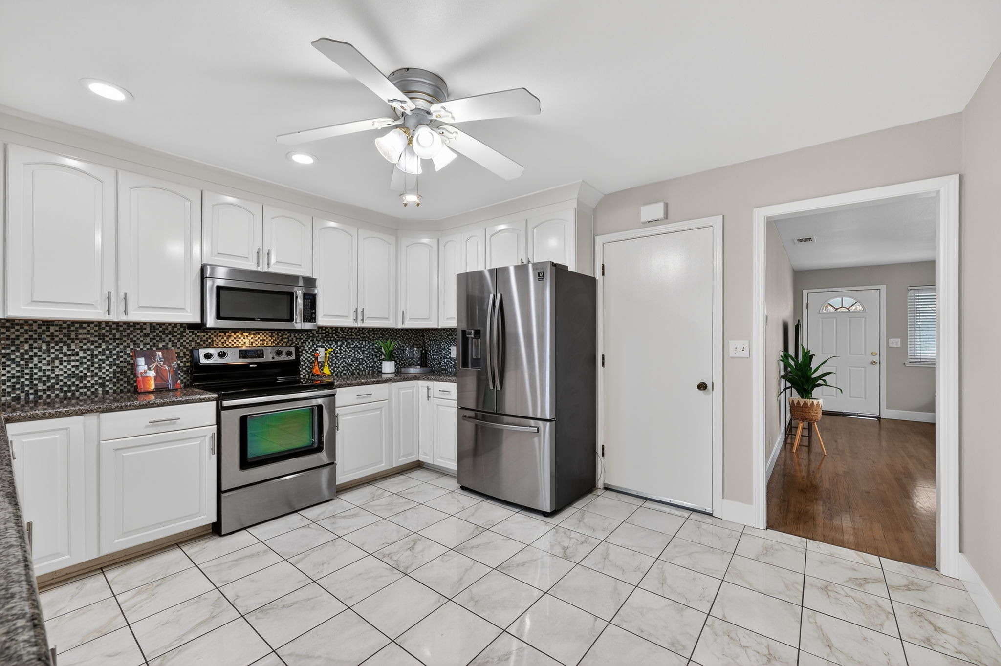 5029 Eat in /Kitchen