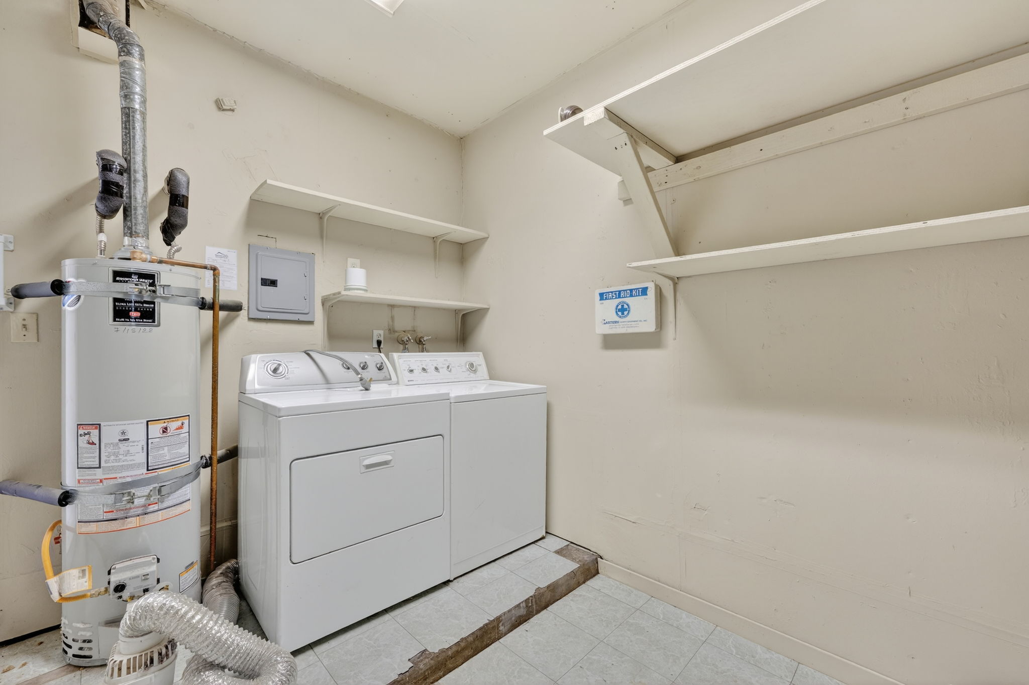 5029 Laundry in garage